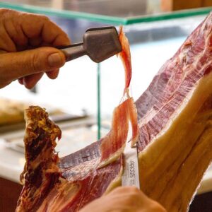 Infórmate sobre el Curso Cortador de Jamón y adquiere las habilidades necesarias para ser maestro profesional.