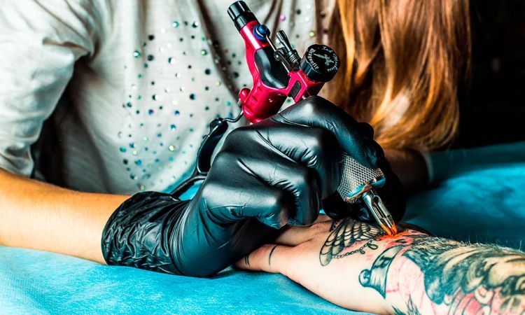 Descubre en qué capa de la piel se hacen los tatuajes