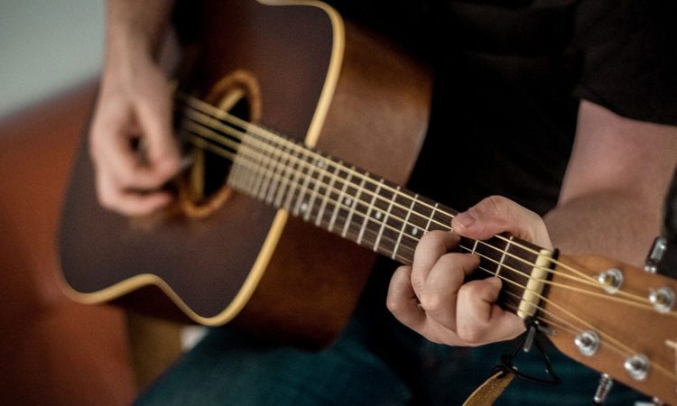 ¿Qué debo tener en cuenta a la hora de comprar una guitarra?