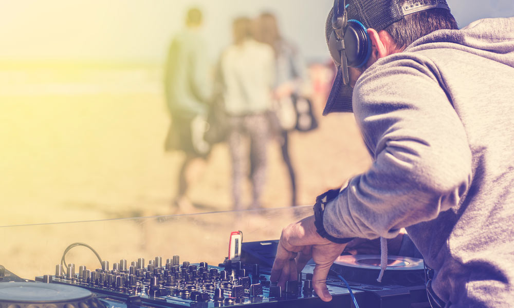 ¿Cómo ser DJ? Todo lo que debes saber para empezar Escuela Des Arts