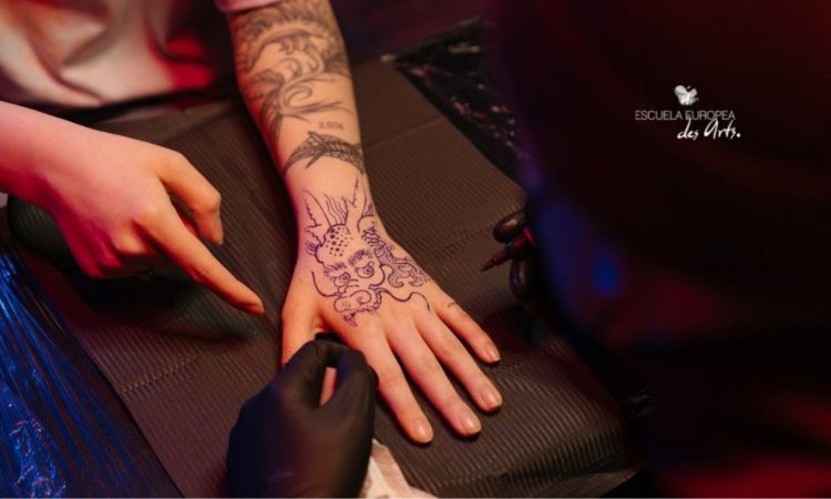 Descubre los tatuajes tebori y su relevancia en el mundo de los tatuajes