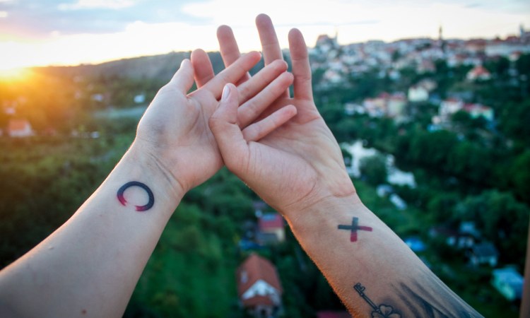 Conoce algunos tipos de tatuajes para parejas